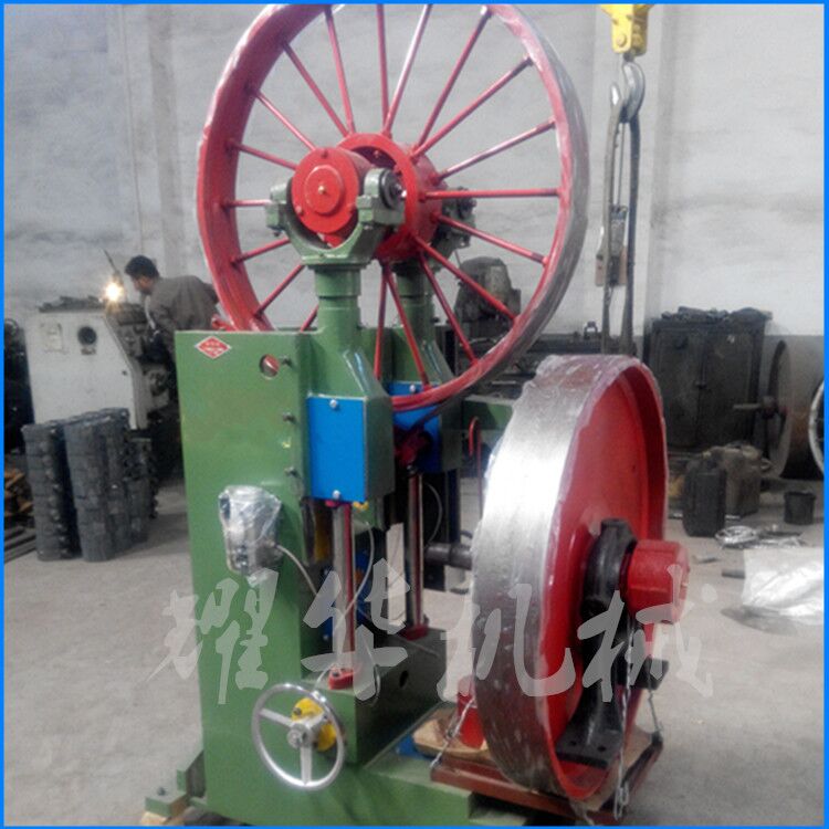 热销新型小型带锯机价格,生产场地图片视频