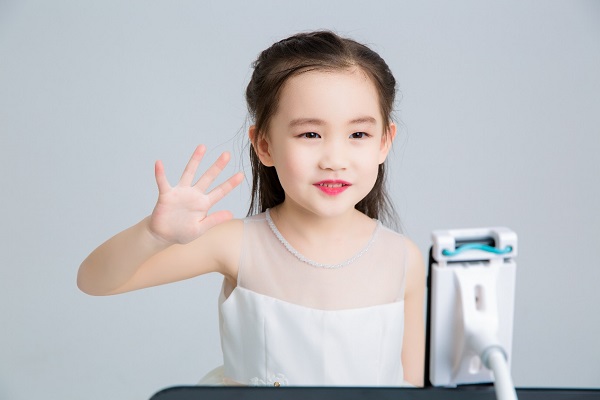 柚子练琴:孩子对小提琴的兴趣需要专业陪练教