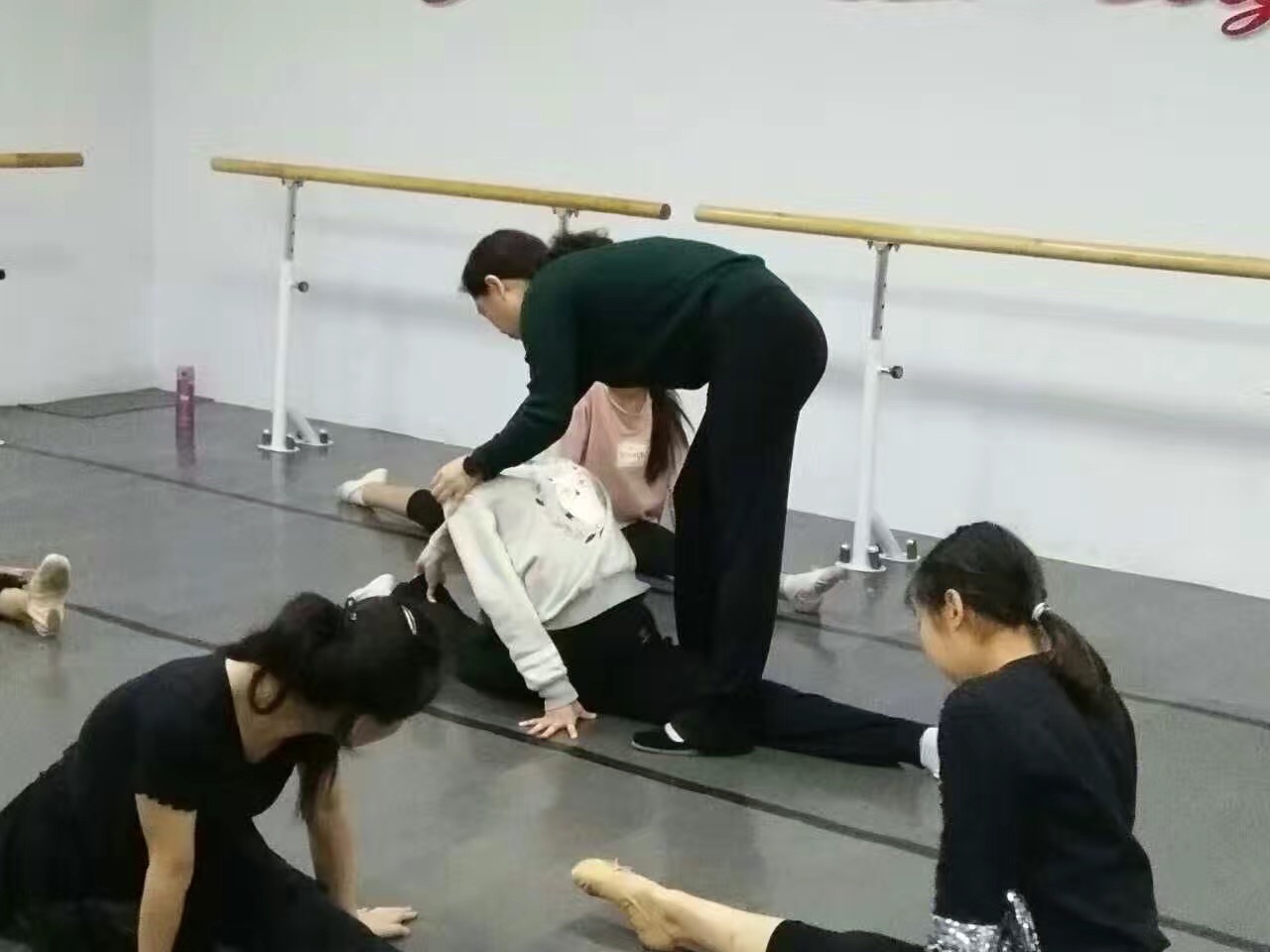 天津舞蹈特长生考级标准?哪里的舞蹈艺考班比