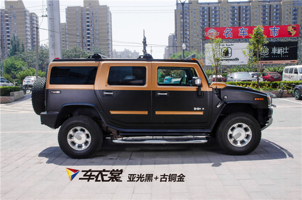 西昌海格汽车生活馆悍马汽车改色亚光黑 古铜金车身改