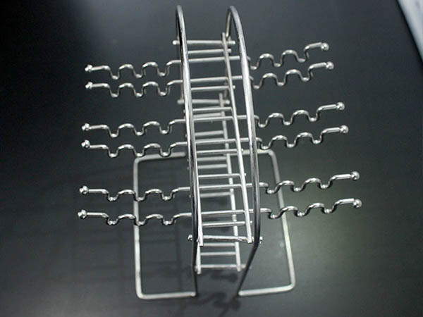 电镀铬常见故障及处理方法:镀铬溶液及工艺参