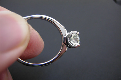 50分的周生生钻石戒指一般回收什么价