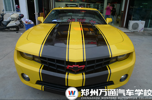 想学汽车美容去哪里学,有专业的学校吗