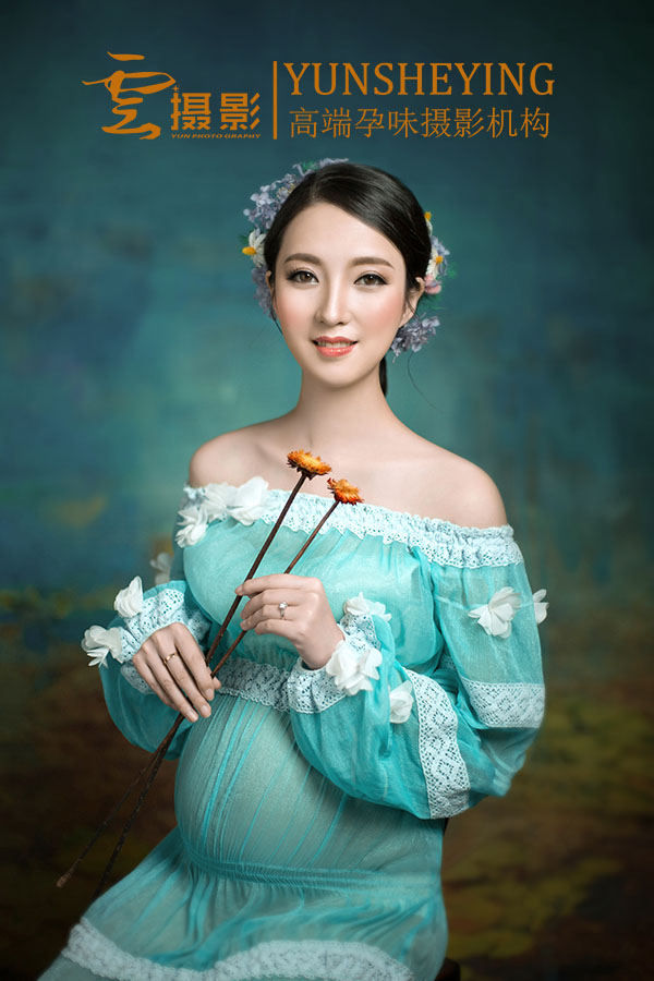 孕妈妈拍孕妇照时该如何摆姿势呢?