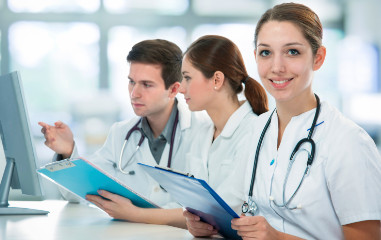 40岁买保险 重疾险和高端医疗险哪个适合?