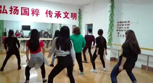 潍坊团体舞报名,舞蹈让你变一个酷girl