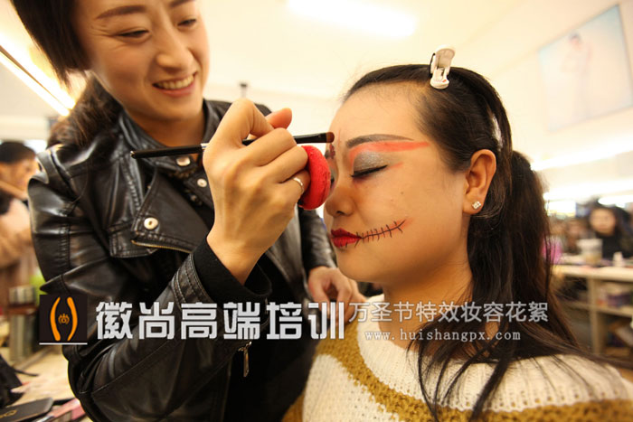 安徽宿州自然妆化妆学校学费多少钱 - 美发护理