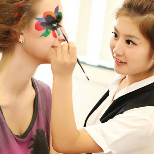 创意彩妆难吗?深圳新时代化妆培训学校 - 分类