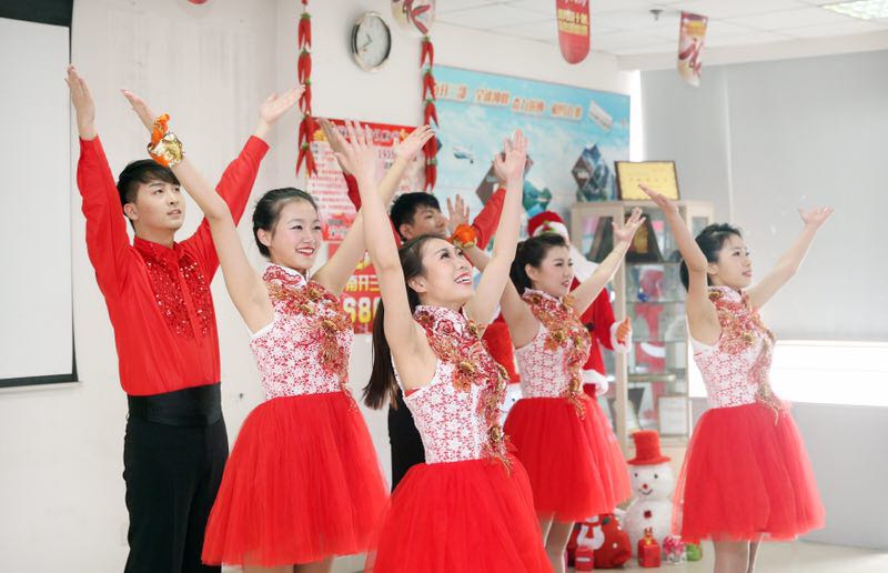 天津毓美文化是化妆美甲绘画舞蹈的培训机构
