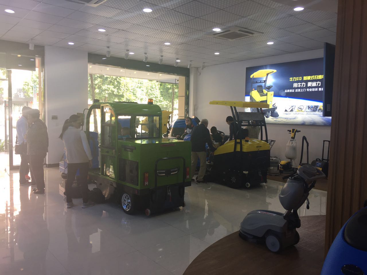 天津环卫扫地车生产厂家就属乐优马清洁设备靠