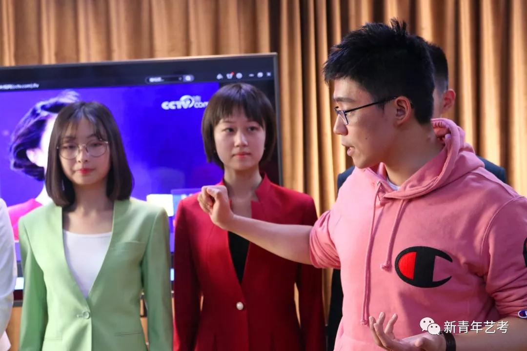 作为圈内对主持人服装最有发言权的主持人之一,宋秋熠老师的课程精彩