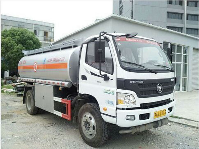 福田柴油介质油罐车南京上户手续齐全 5吨油罐车报价 流动加油车价格