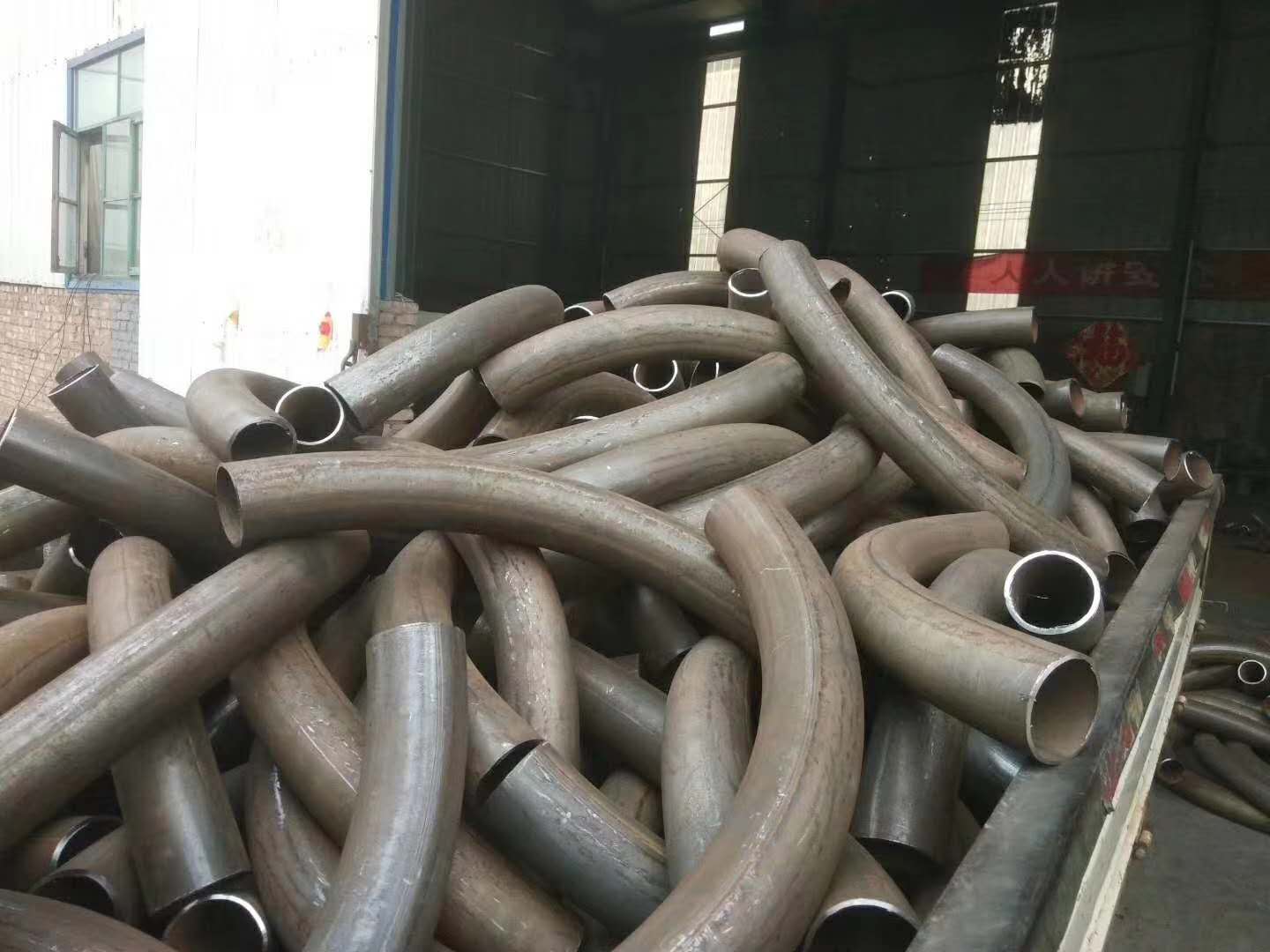 对有造型尺寸的弯管端必须予以保护,以防止管子弯曲时圆弧处出现变扁