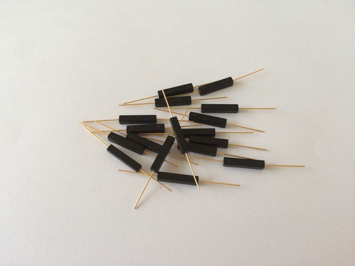 哪里有生产直插型 经久耐用款塑封贴片干簧管?圣新电子是您的不二选择