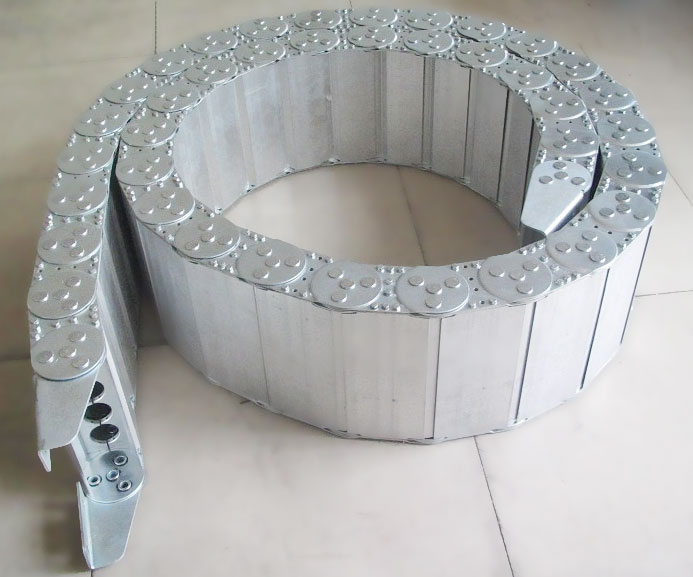 公司自成立以来专注于:钢铝拖链,钢制拖链,风琴防护罩,钢板防护罩