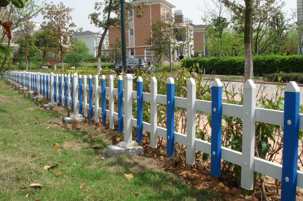 浙江pvc草坪护栏为美好的家园开拓新的面貌