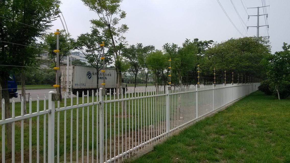 小区安装电子围栏还是红外对射报警系统比较好