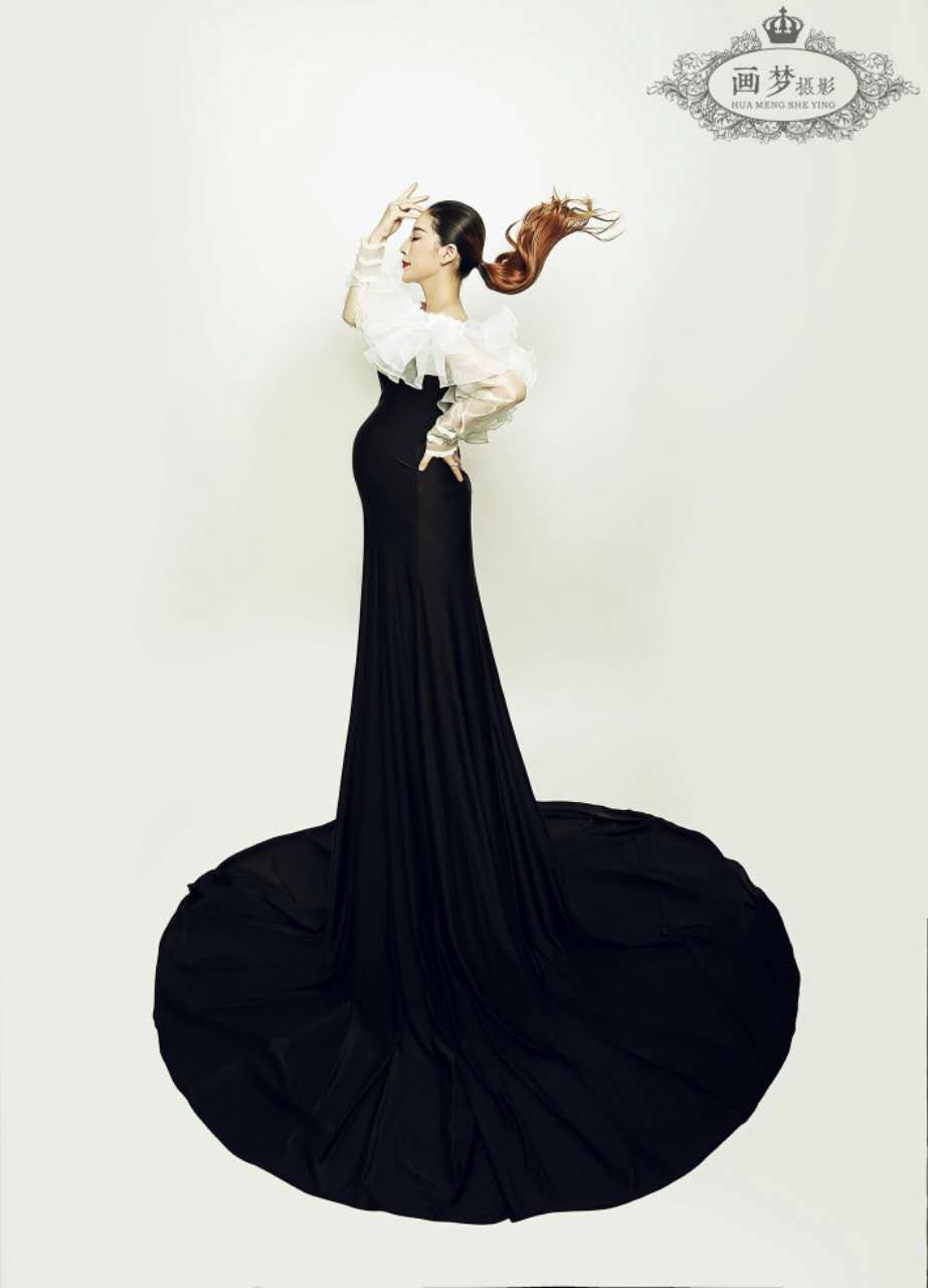 黑白简约孕妇照