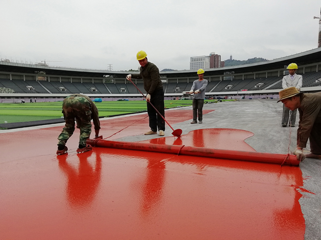 铺设塑胶跑道也是一门工艺 国奥体育