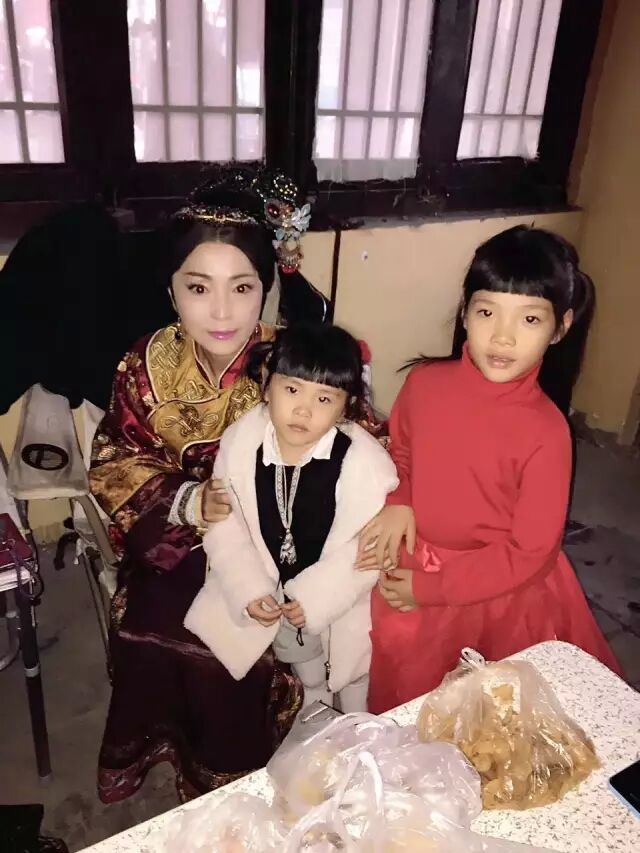 小学员加盟古装喜剧《毛驴县令》拍摄,花絮大公开