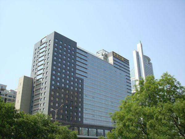 6609    4604 北京世茂大厦坐落于北京市朝阳区建国路甲92号院内
