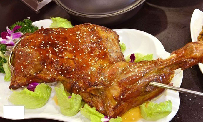 呼市什么美食好吃-科尔沁烤羊腿,食材鲜,肥厚适中