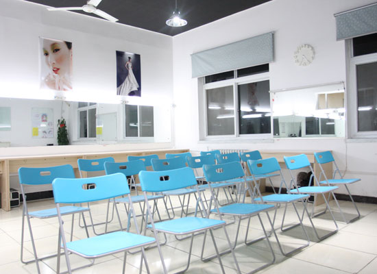 北京市哪里有专业的影楼化妆师培训学校