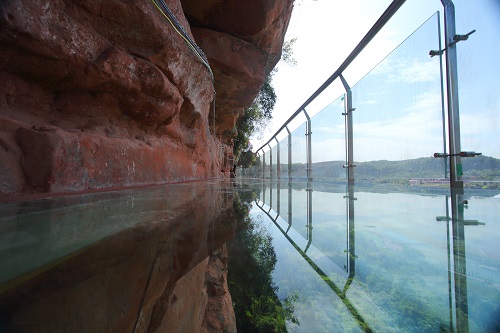 四川好玩有趣的景区项目,畅游花田酒地玻璃栈道
