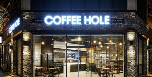 寒冷大霧天 coffee hole 咖啡洞咖啡店加盟給你溫暖