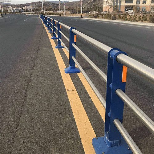 锌钢护栏价格 钢制道路护栏 钢栅栏 市政护栏网