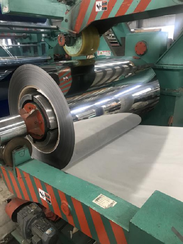 根据客户要求的重量,完成430不锈钢毛边卷,切边卷的分卷工作,分卷