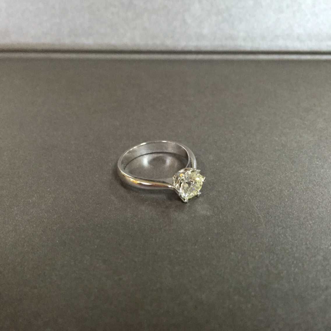 钻石戒指回收价格,榆林钻戒收购公司地址:西安市-碑林区-李家村购物