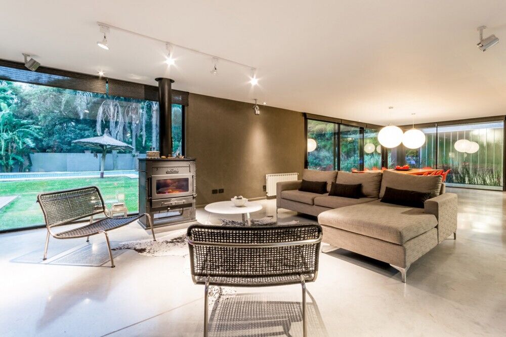 线条木地板外墙随性造住宅