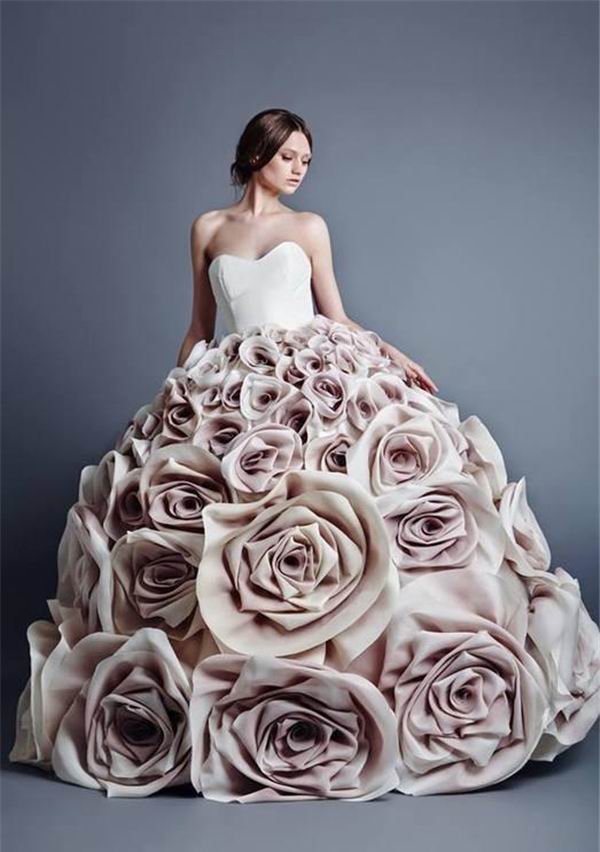 创意花朵新娘礼服 勾勒瑰丽诡谲魅影