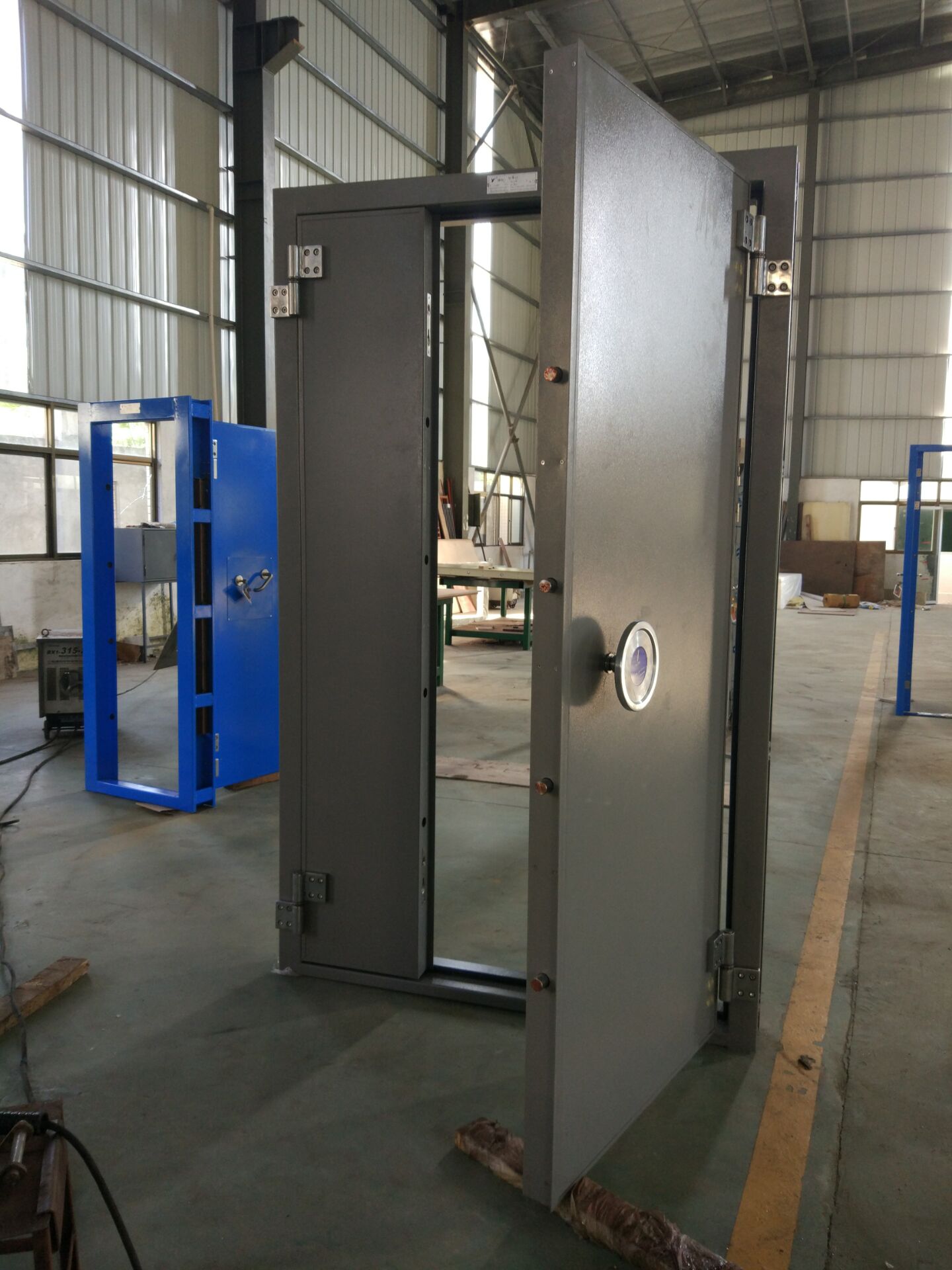 亚图牌制药厂专用钢制防爆门,石化防爆门批发,价格实惠