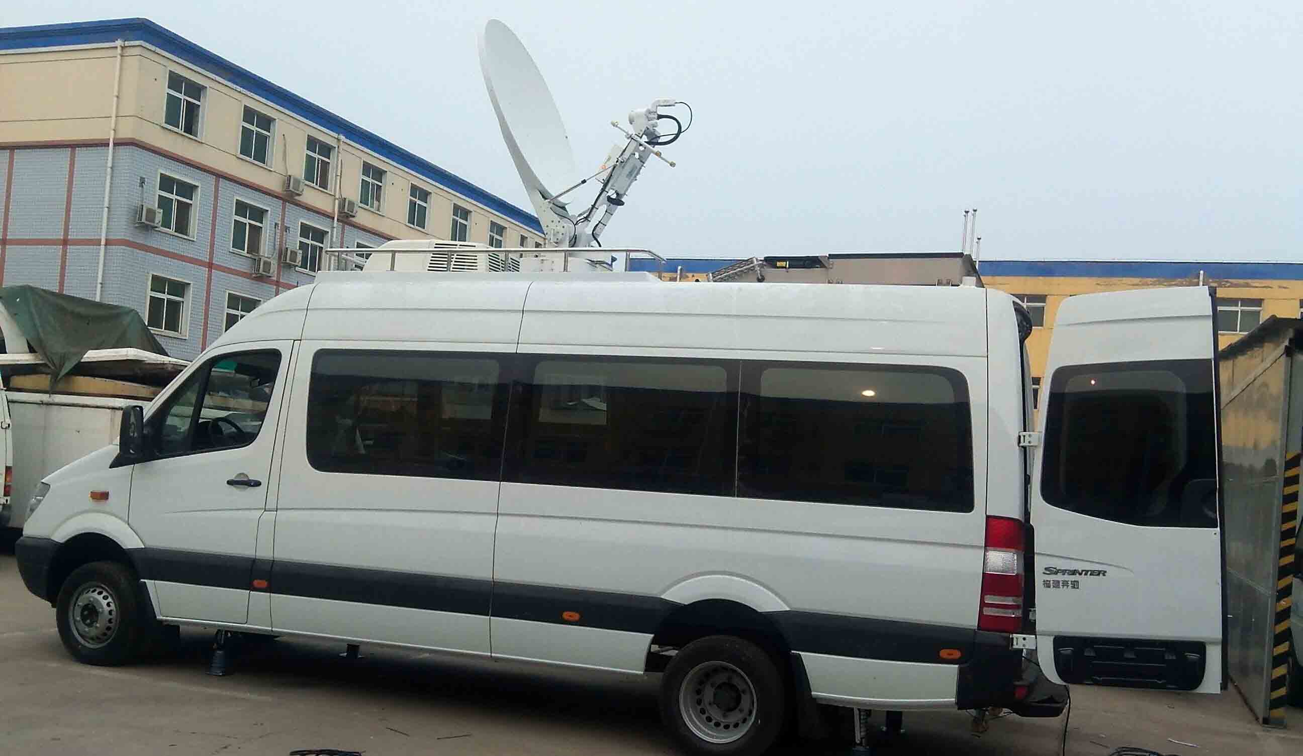 静中通卫星通信指挥车