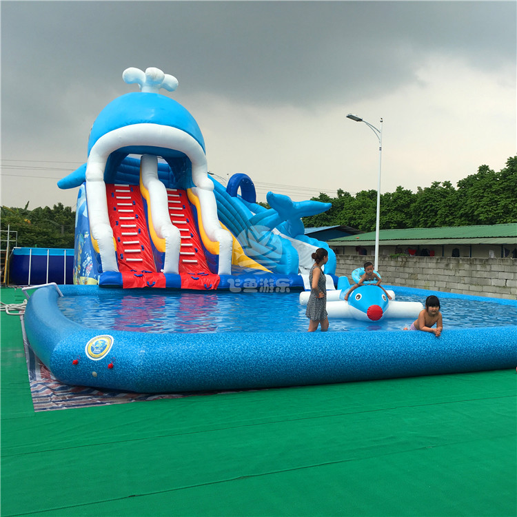 广州充气水上滑梯?充气水上鲸鱼滑梯制作要多久?咨询飞鱼气模厂