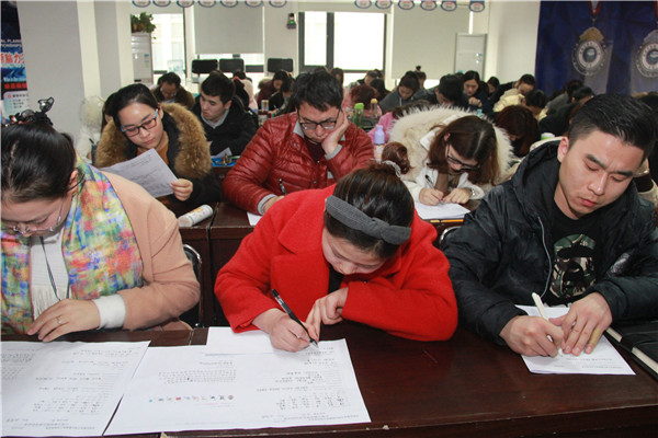 引领右脑青少部课程理论培训考核现场