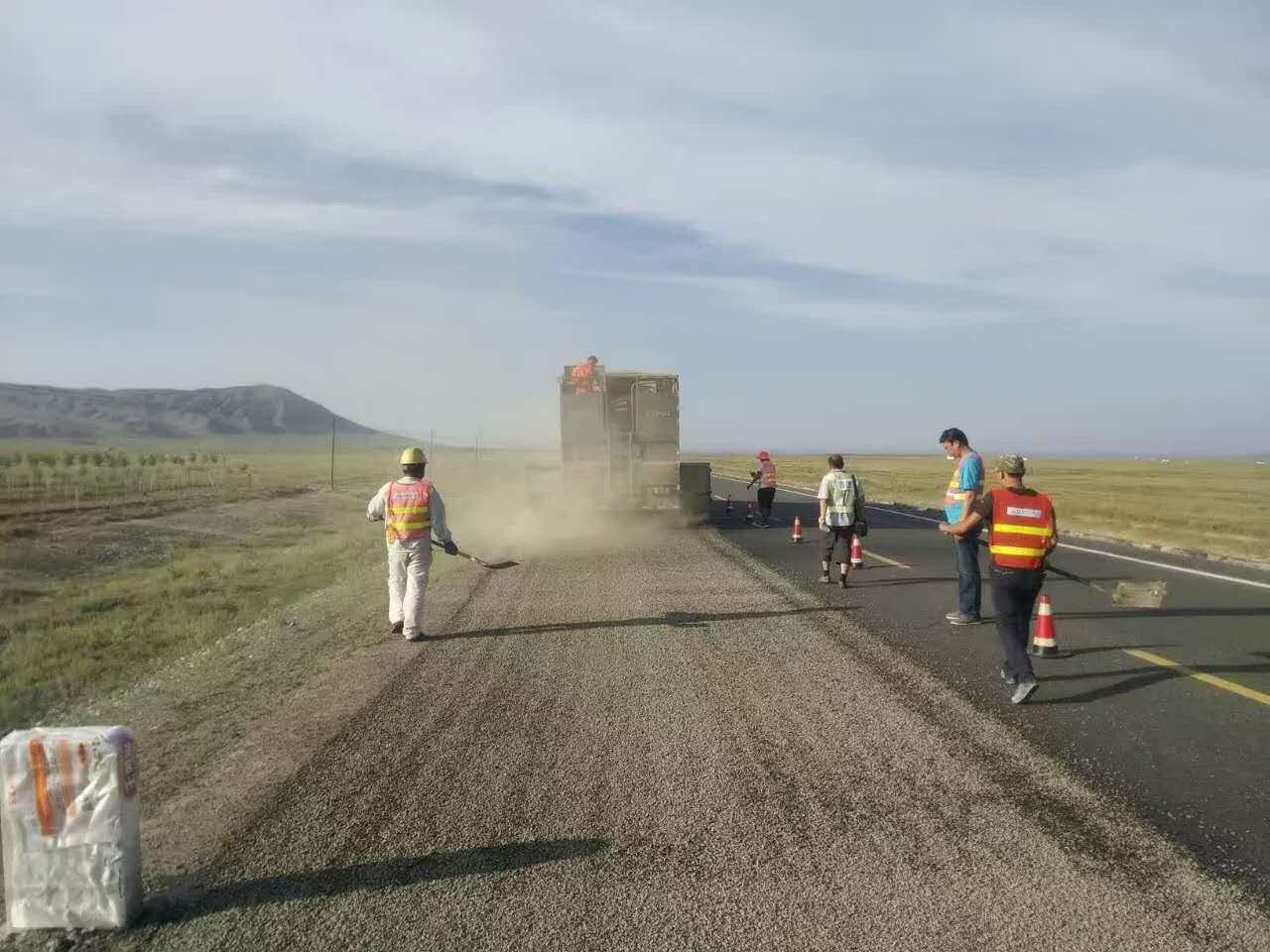 主要用途:用於水泥,瀝青,混凝土路面及機場跑道等路面裂縫修補及