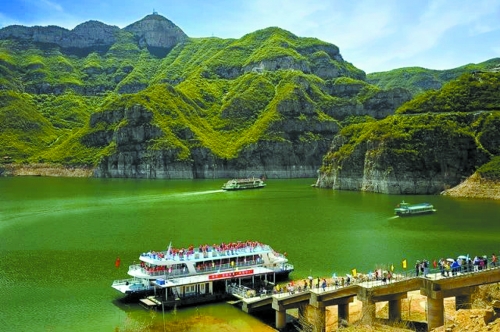 黄河三峡景区位于河南省济源市,景区既有南国山水的柔媚与婉约,又