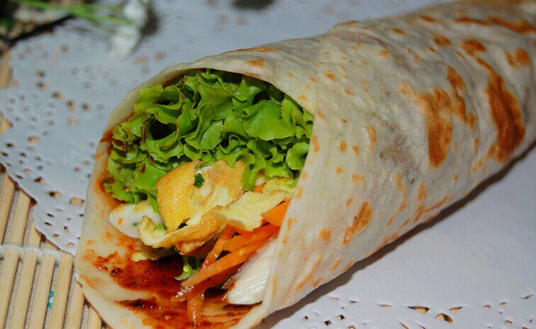 老北京卤肉卷加盟正宗卤肉卷技术培训最火爆的小吃是哪一种?