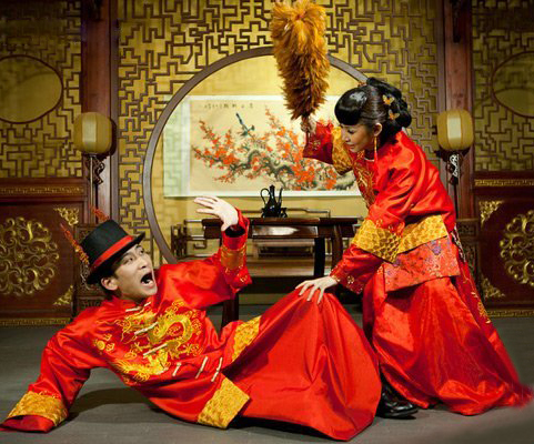 传统中式婚礼习俗细节之一跨火盆