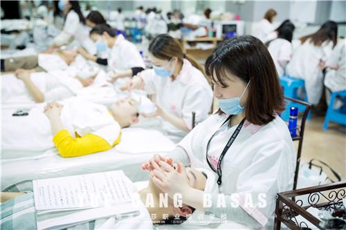 美容美体学校排名_美容美体图片
