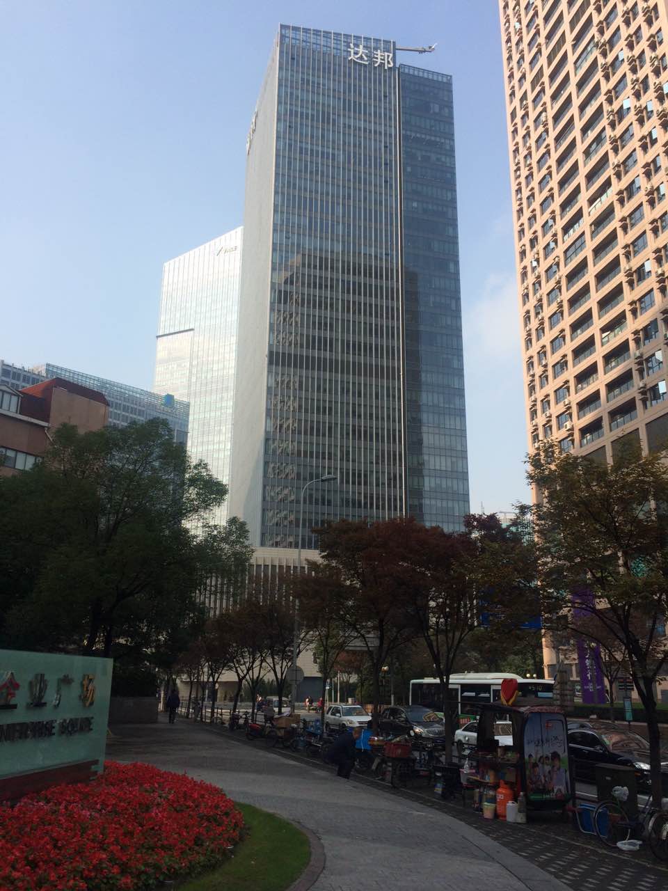 达邦协作广场写字楼位于上海市闸北区恒丰路399号,靠近天目西路,地处
