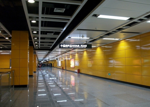 河源哪里有地铁装饰板的供应商或则商家?