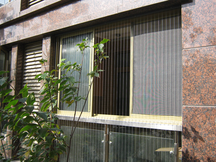 平移阳台窗隐形防盗网公司名称:上海明亮安格隐形防盗网联系人:俞小姐