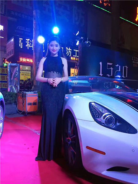 中山某酒吧开业 豪车美女尽显威风