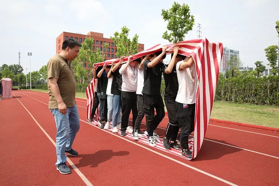 乐此不疲趣味竞技安徽新华电脑专修学院趣味运动会圆满成功