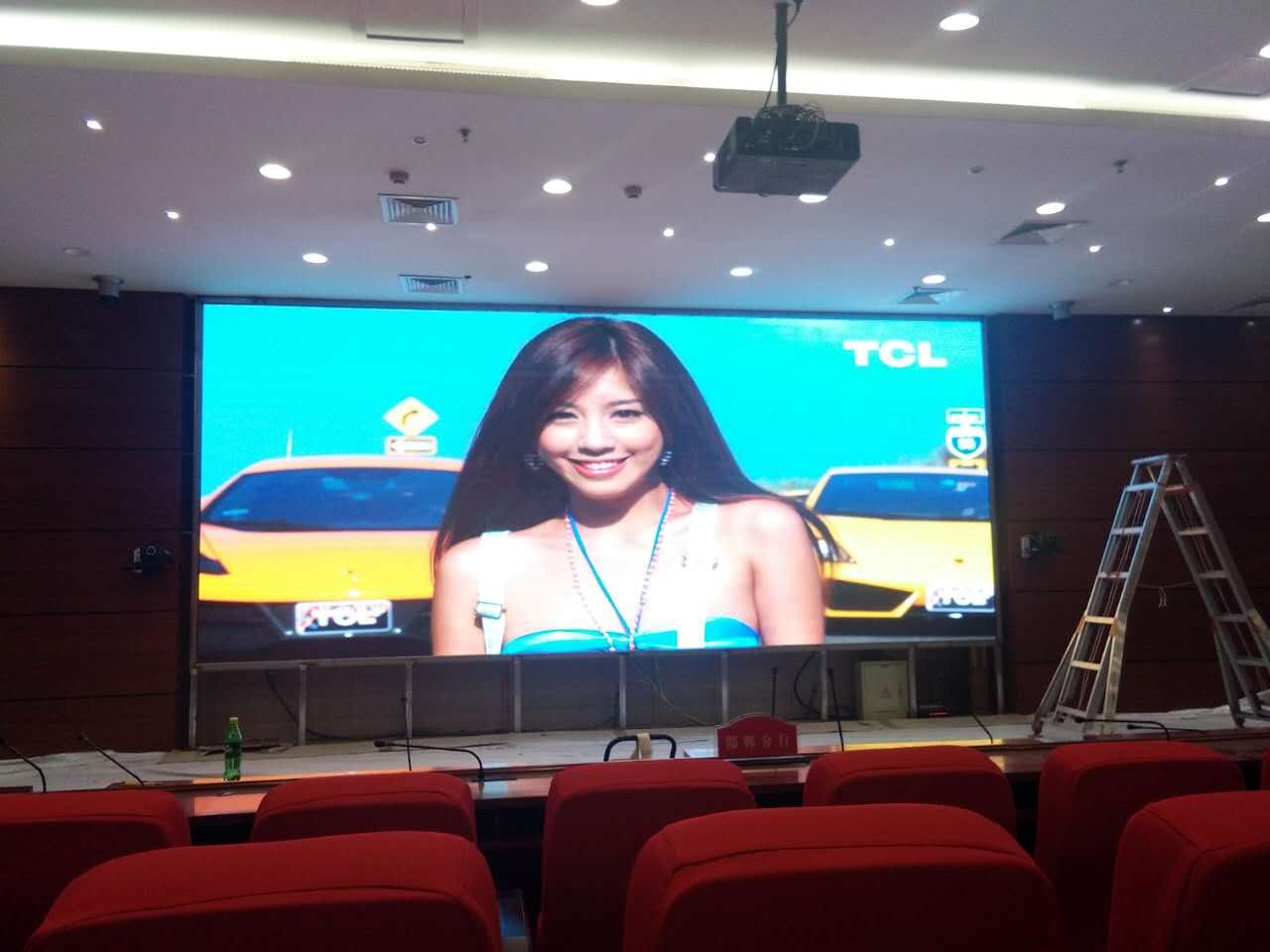 室内p2.5全彩led显示屏含系统多少钱