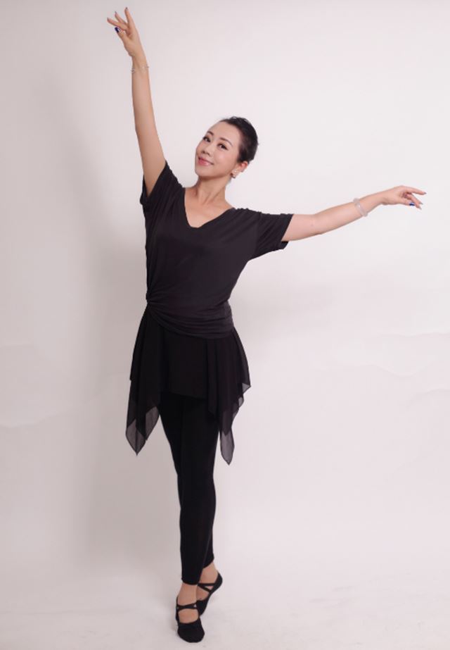 放弃部队生涯 卢玲在第一夫人舞台上尽展风采